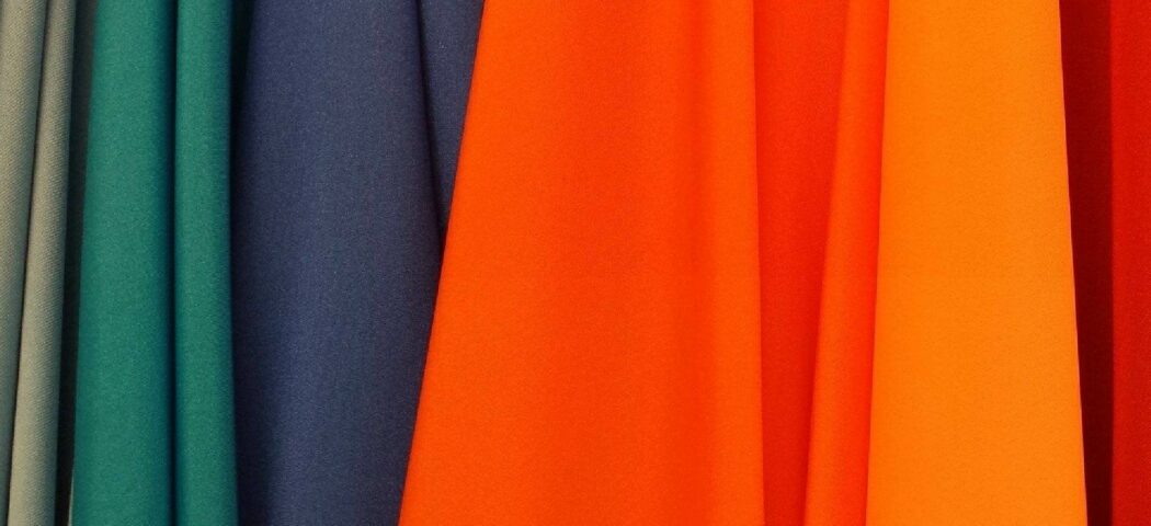 Tendenze Primavera-Estate 2022 abbigliamento uomo: quali saranno colori e trend stagionali